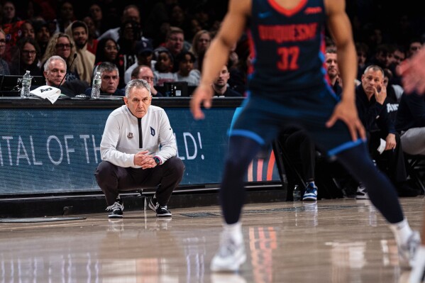 Duquesne basketball outlet